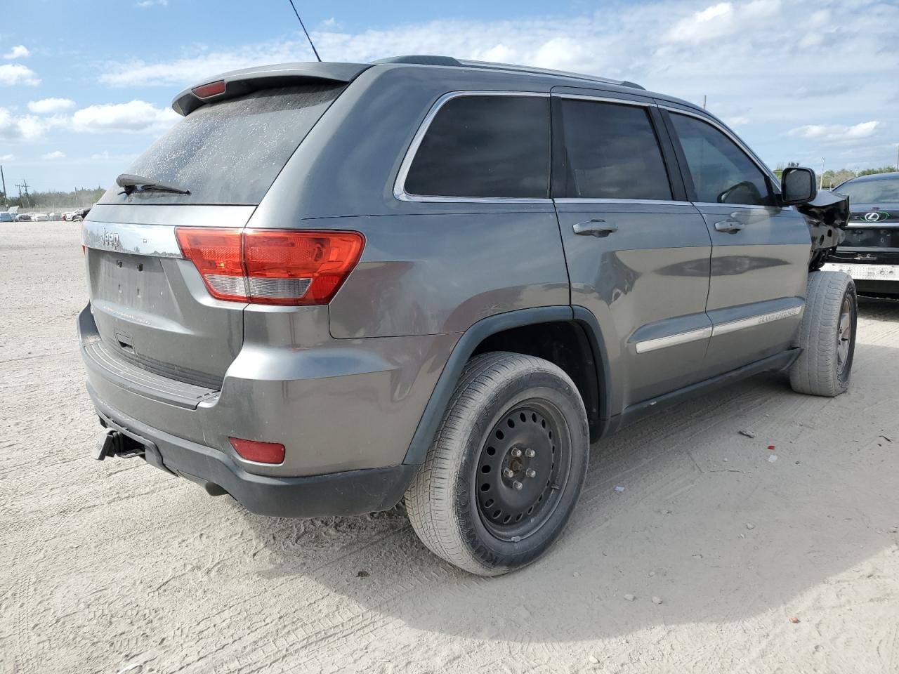 2013 Jeep Grand Cherokee VIN 1C4RJEAG9DC561444 Copart auction photo, front end / minor dent/scratches damage thumbnail 3