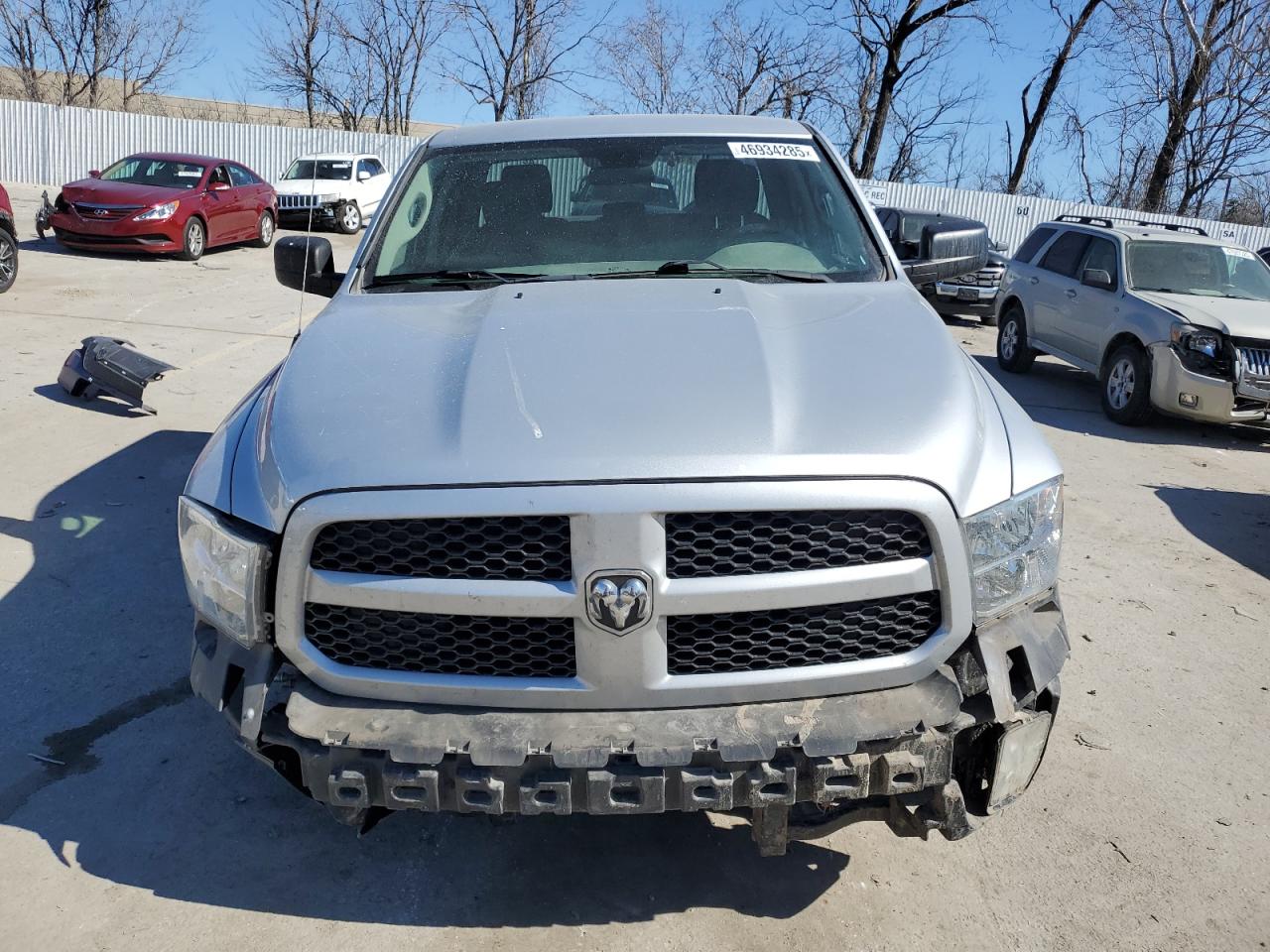 2017 RAM 1500 VIN 1C6RR7FT8HS692829 Copart auction photo, side / front end damage thumbnail 5