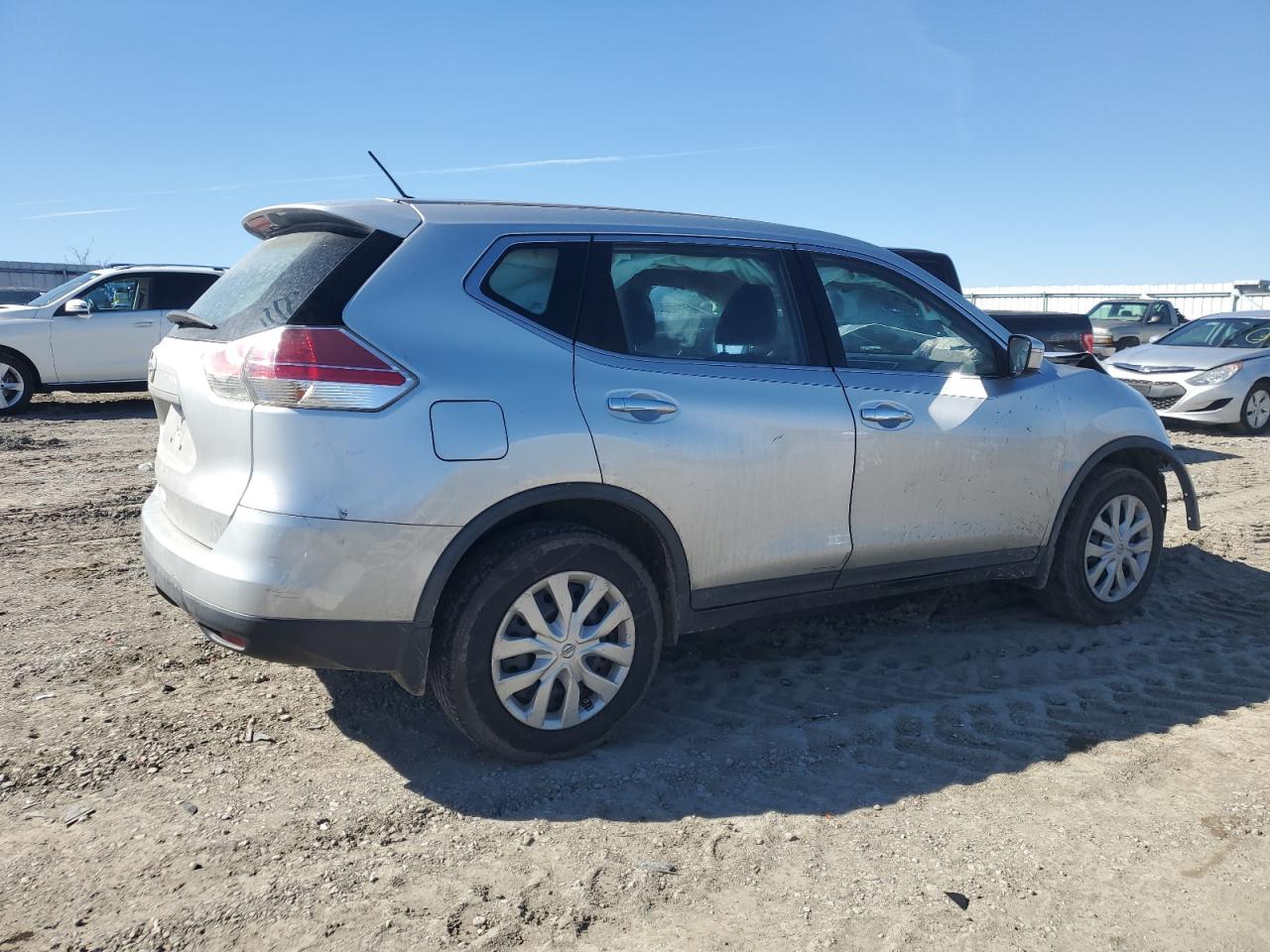2015 Nissan Rogue VIN KNMAT2MV9FP522767 Copart auction photo, front end / side damage thumbnail 3