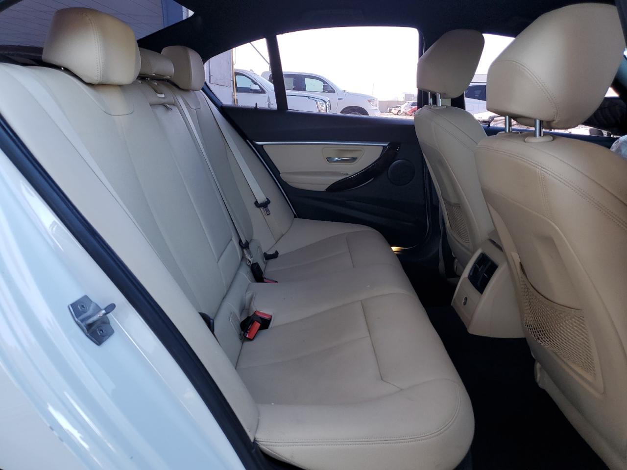 2017 BMW 3er VIN WBA8B9G37HNU56090 Copart auction photo, front end damage thumbnail 11