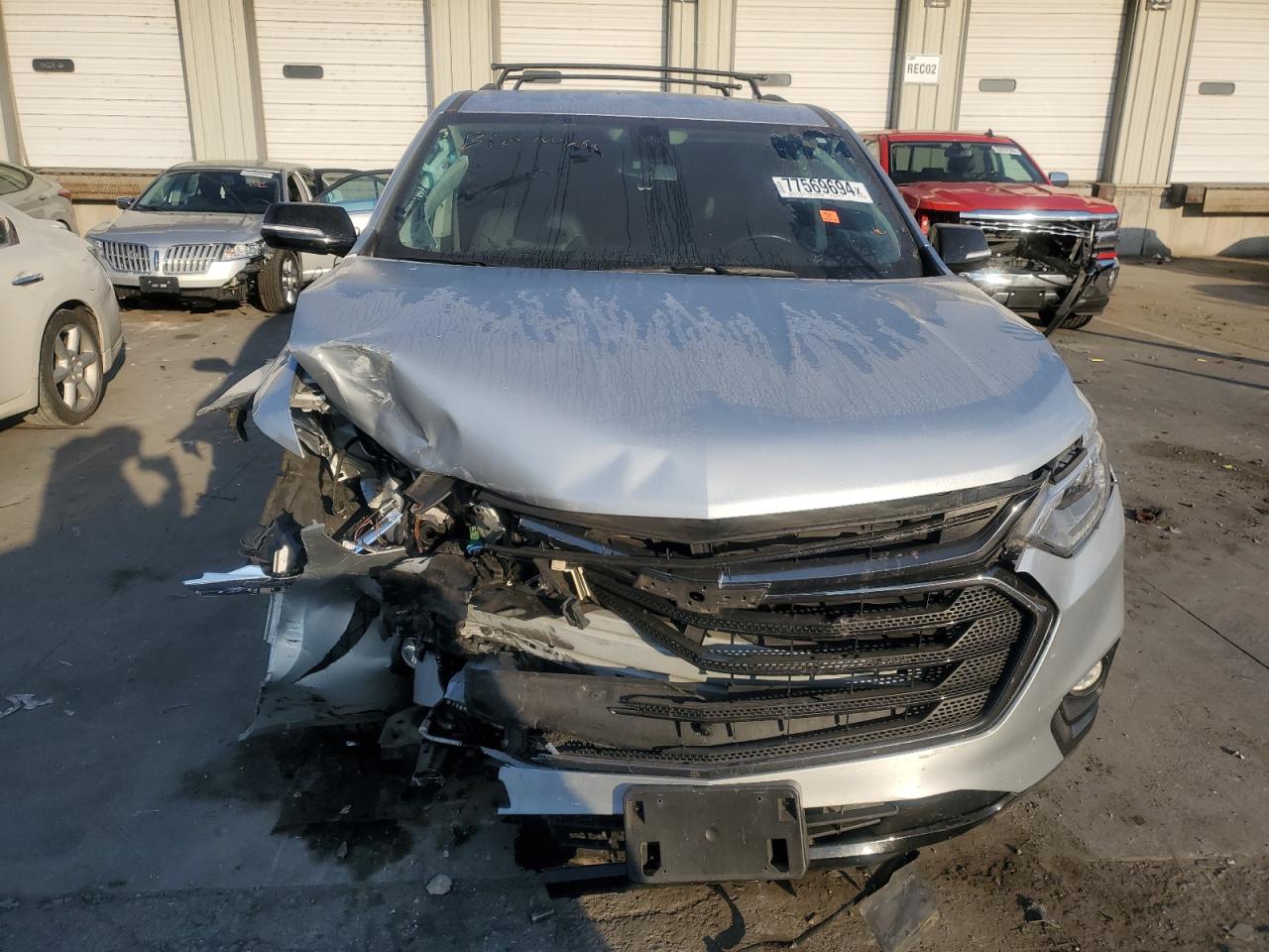 2019 Chevrolet Traverse VIN 1GNEVKKW4KJ224624 Copart auction photo, front end damage thumbnail 5