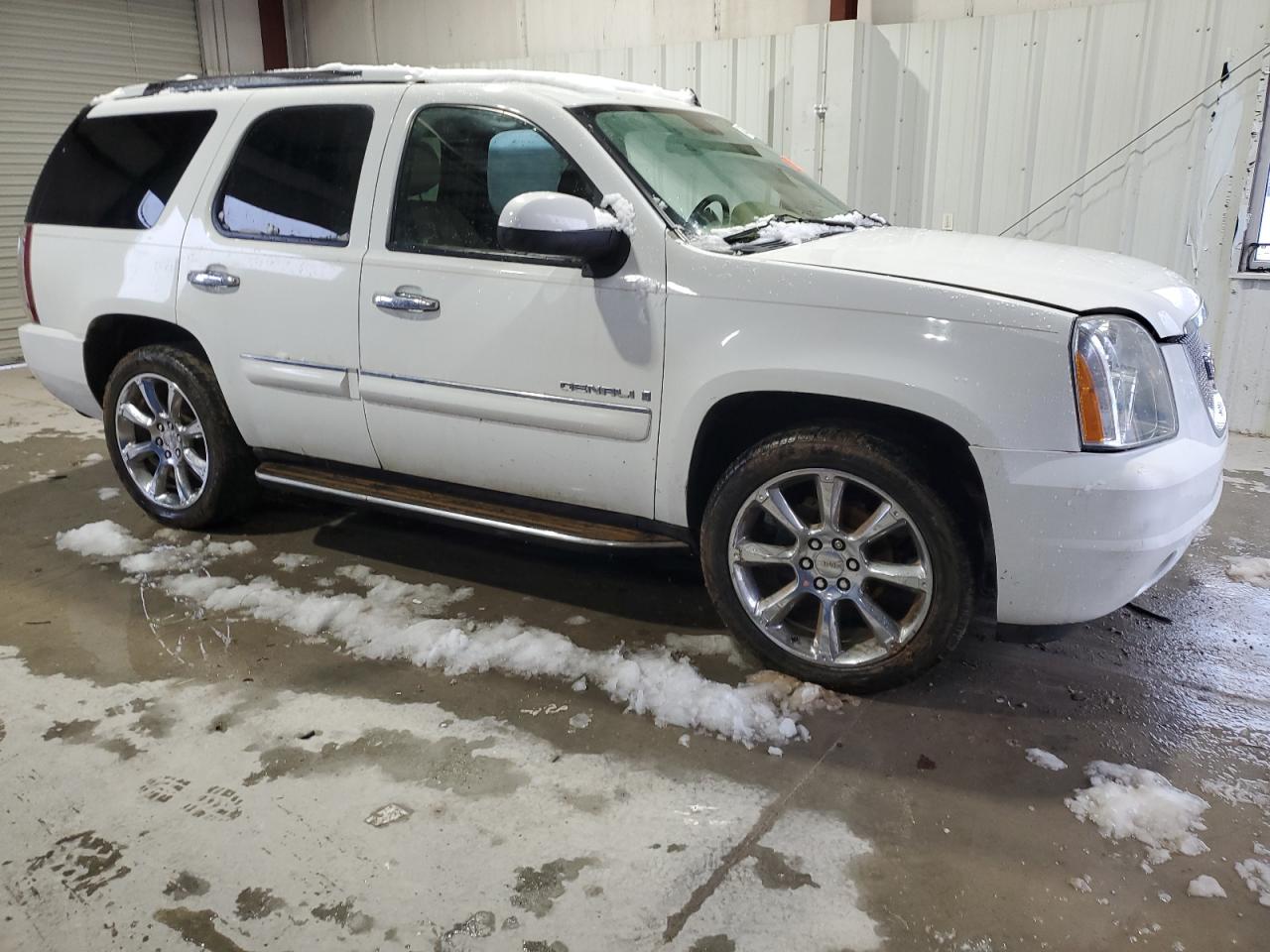 2008 GMC Yukon VIN 1GKFK63888J182257 Copart auction photo, water/flood damage thumbnail 4
