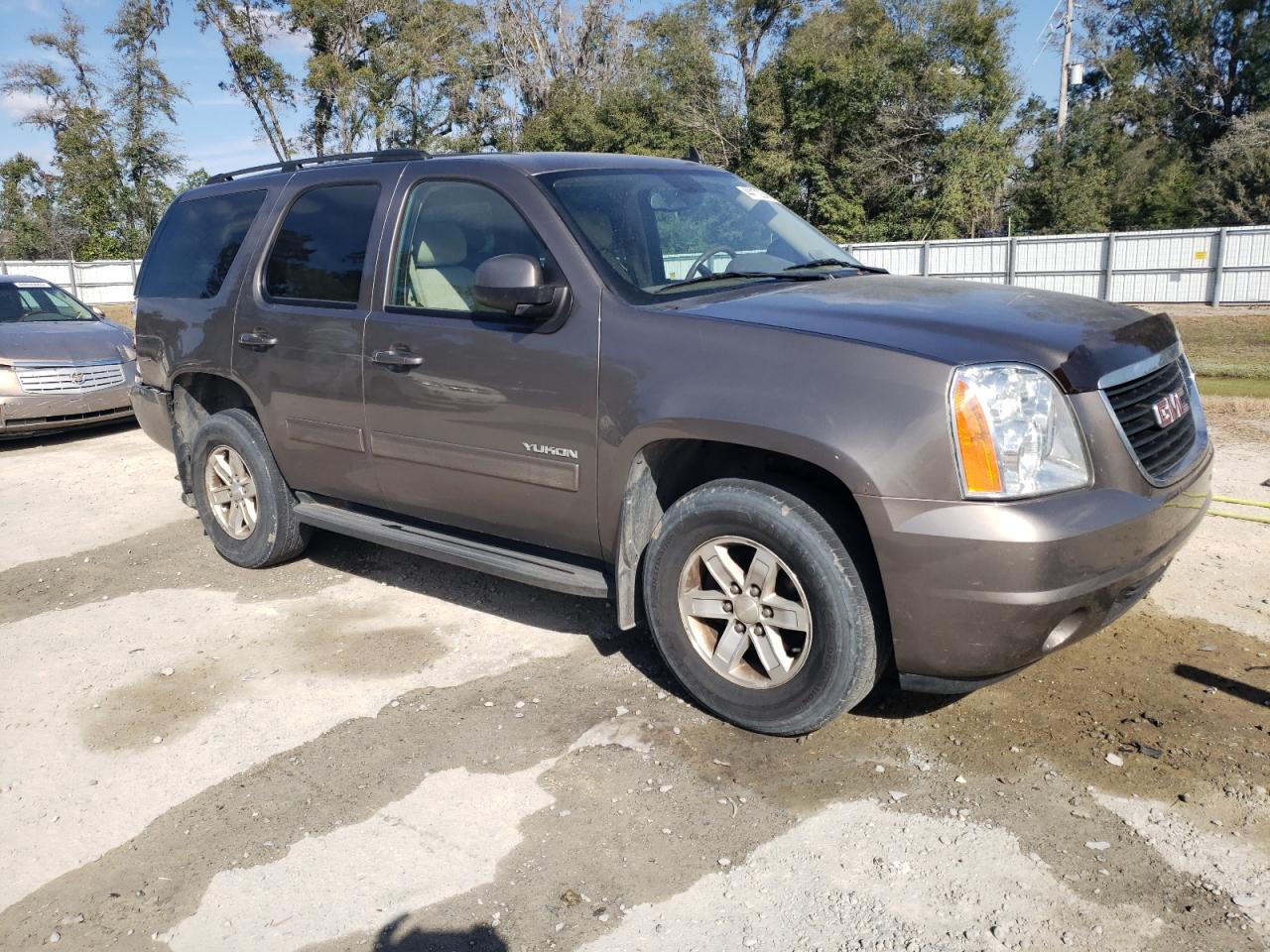 2011 GMC Yukon VIN 1GKS2AE07BR344512 Copart auction photo, rear end / minor dent/scratches damage thumbnail 4