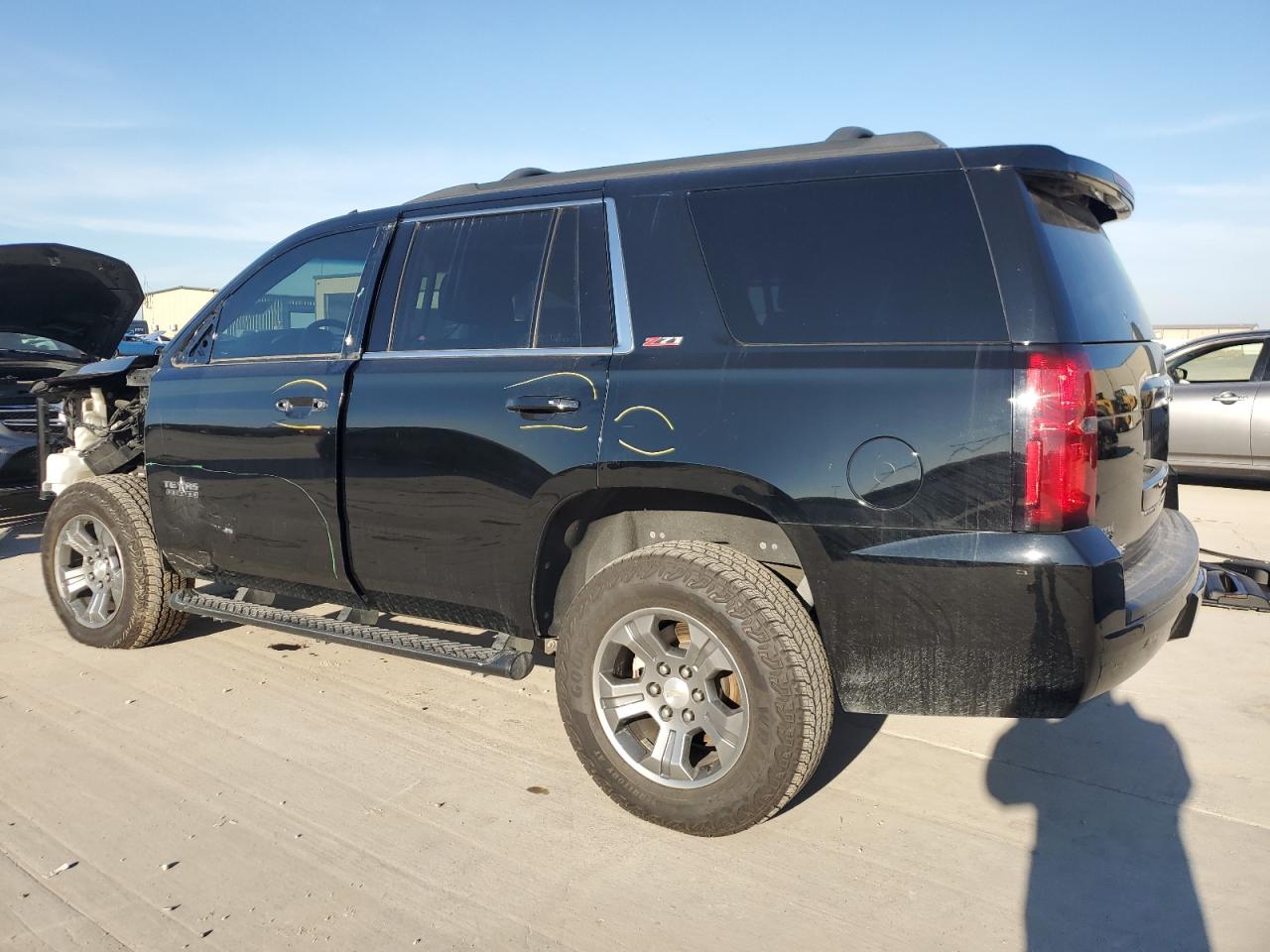 2019 Chevrolet Tahoe VIN 1GNSKBKC0KR145423 Copart auction photo, front end / side damage thumbnail 2