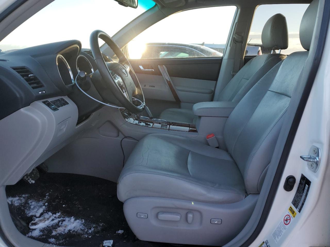 2013 Toyota Highlander VIN 5TDDK3EH9DS255132 Copart auction photo, vandalism damage thumbnail 7