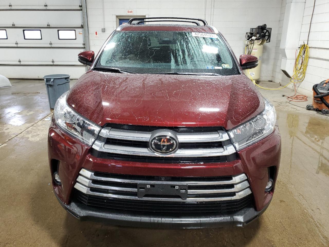 2019 Toyota Highlander VIN 5TDDZRFH6KS706561 Copart auction photo, rear end / side damage thumbnail 5