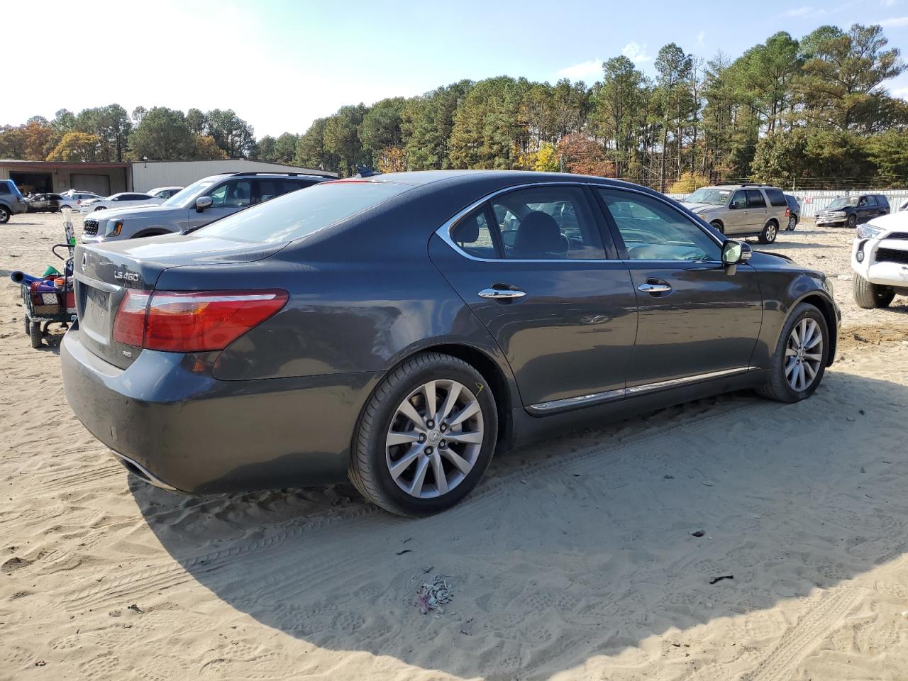 2011 Lexus LS VIN JTHCL5EF2B5011164 Copart auction photo, front end / minor dent/scratches damage thumbnail 3