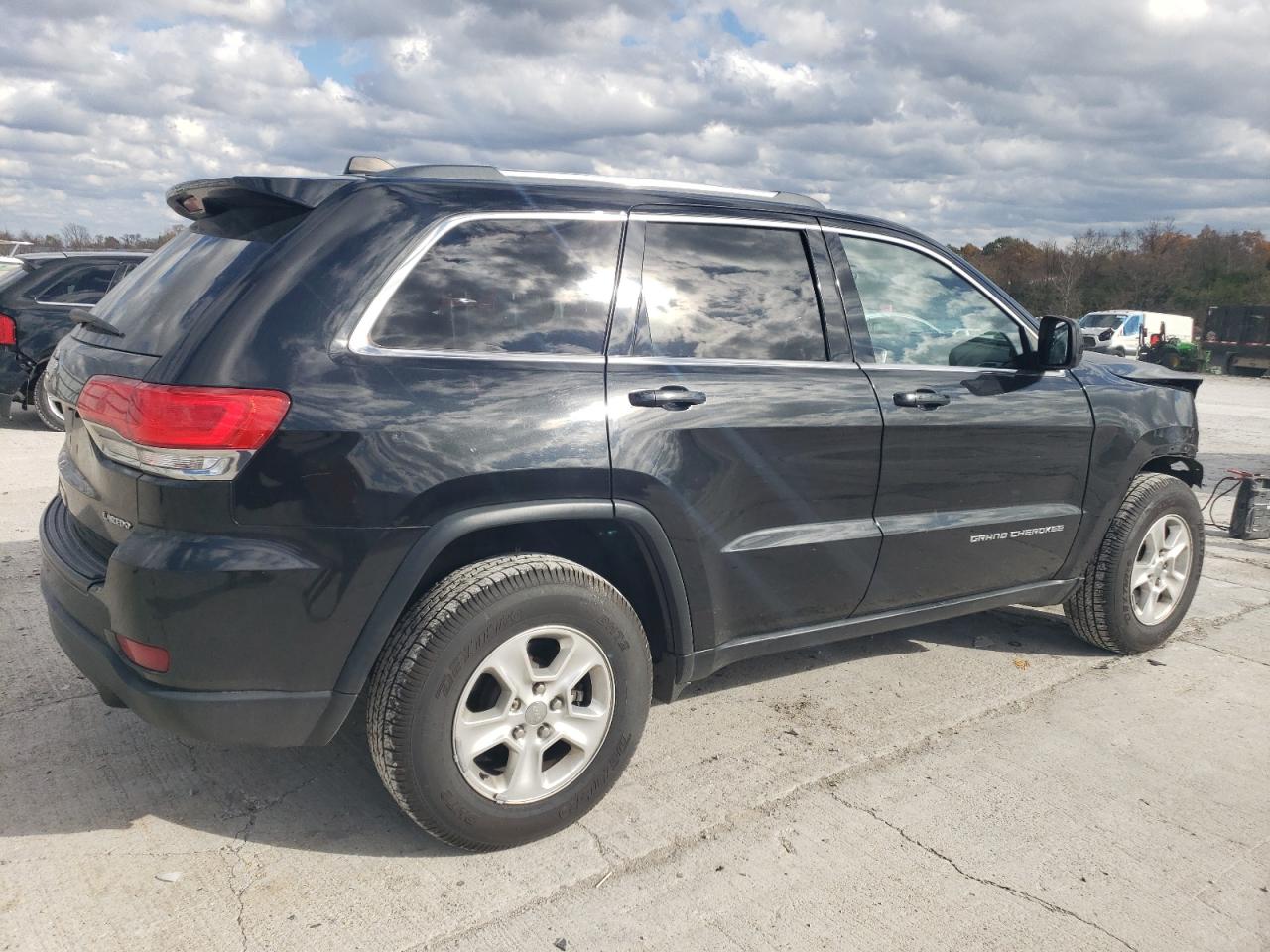 2015 Jeep Grand Cherokee VIN 1C4RJFAGXFC206680 Copart auction photo, front end / minor dent/scratches damage thumbnail 3