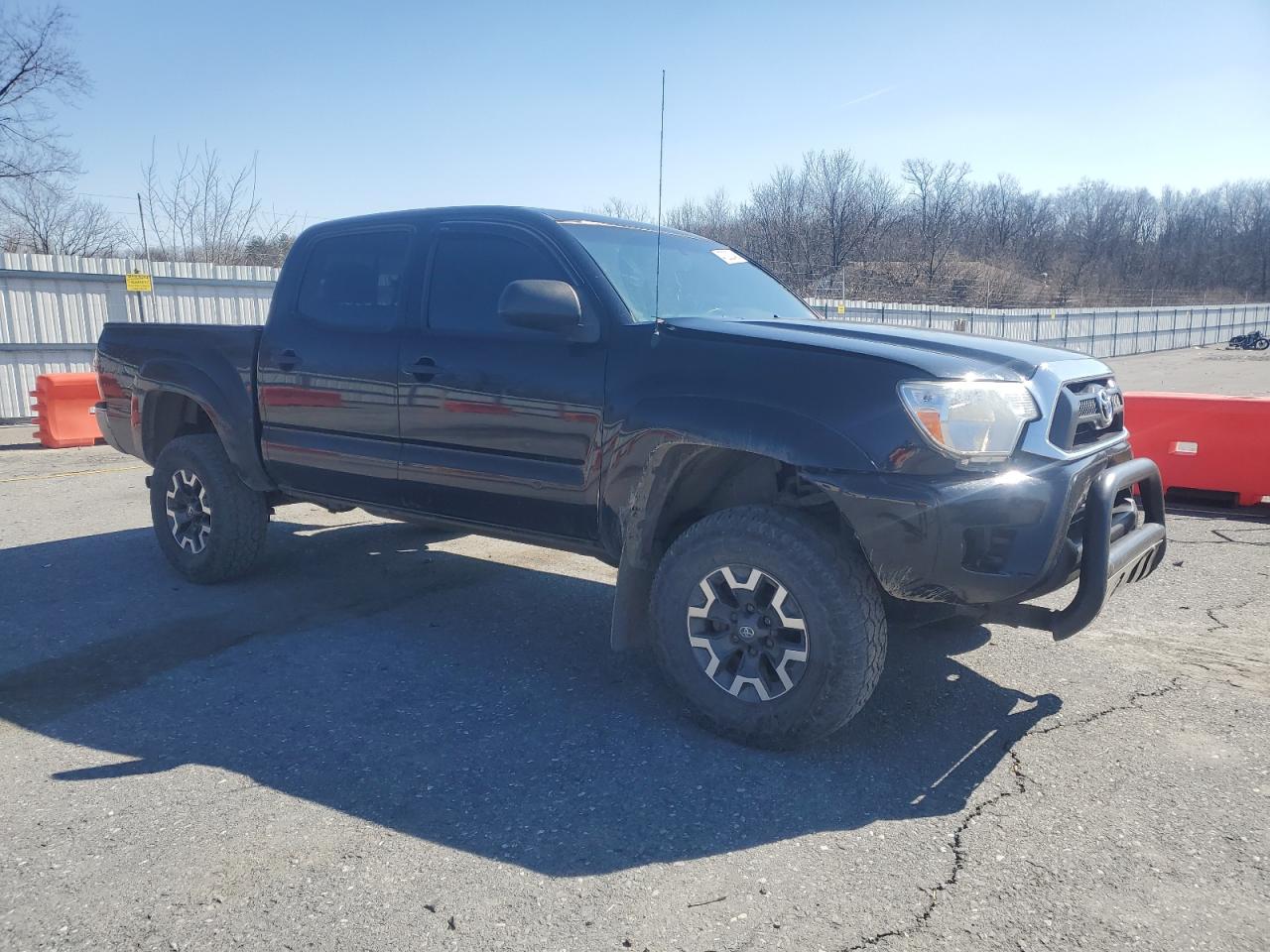 2012 Toyota Tacoma VIN 5TFLU4EN1CX025692 Copart auction photo, front end / minor dent/scratches damage thumbnail 4