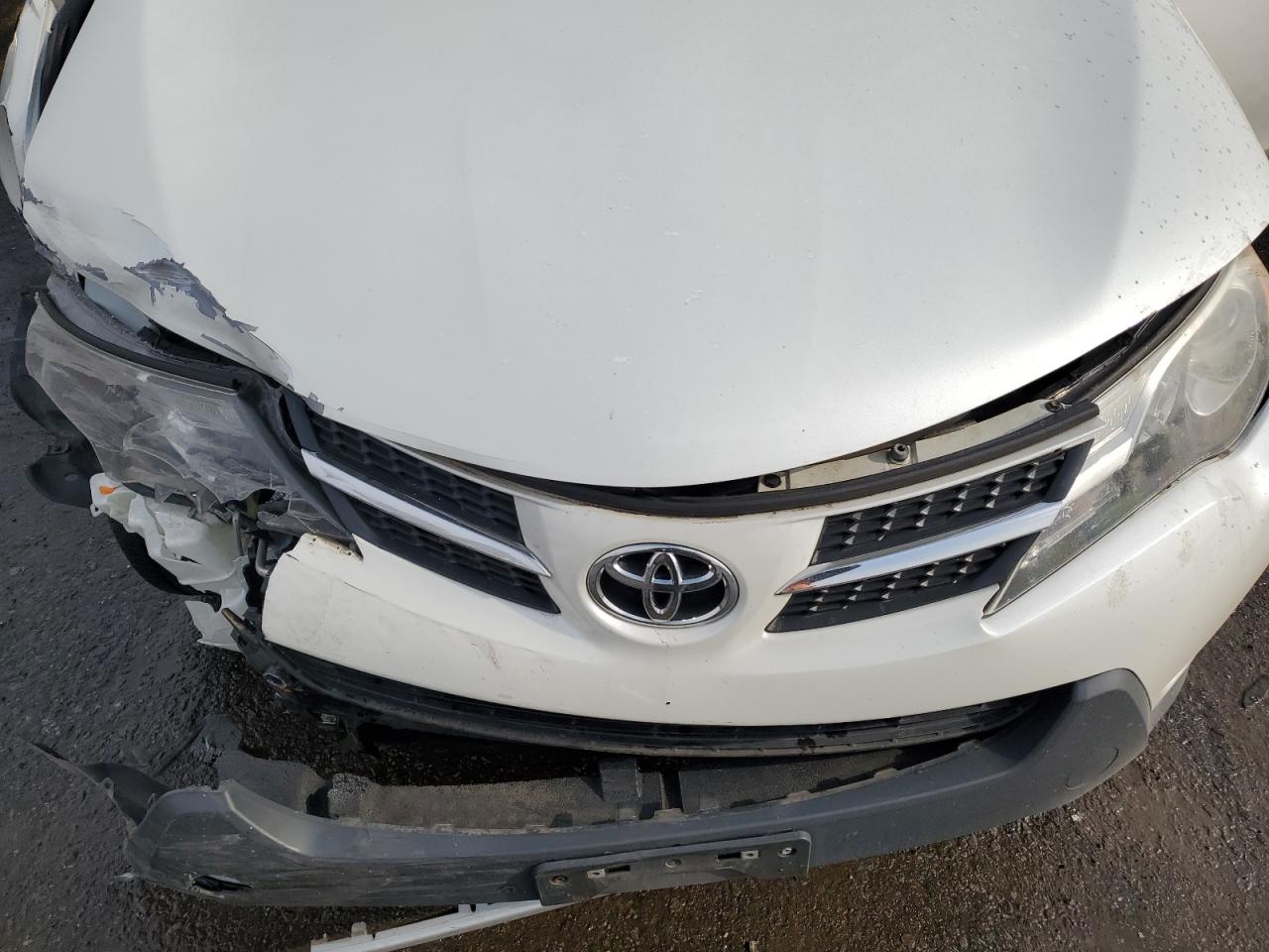 2015 Toyota RAV 4 VIN 2T3DFREV4FW272063 Copart auction photo, front end damage thumbnail 12