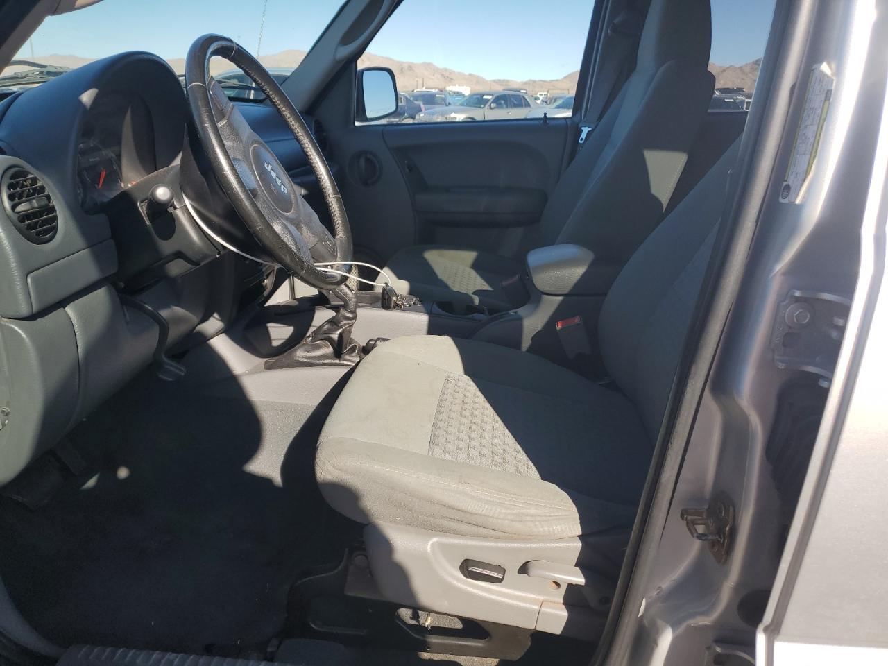 2007 Jeep Liberty (North America) VIN 1J4GL48K07W670829 Copart auction photo, front end damage thumbnail 7