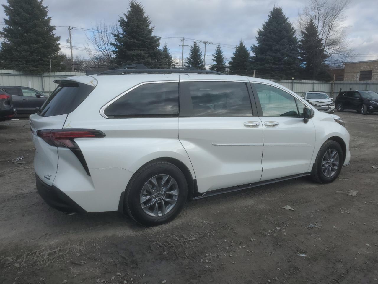 2022 Toyota Sienna VIN 5TDYRKEC2NS135069 Copart auction photo, rear end damage thumbnail 3