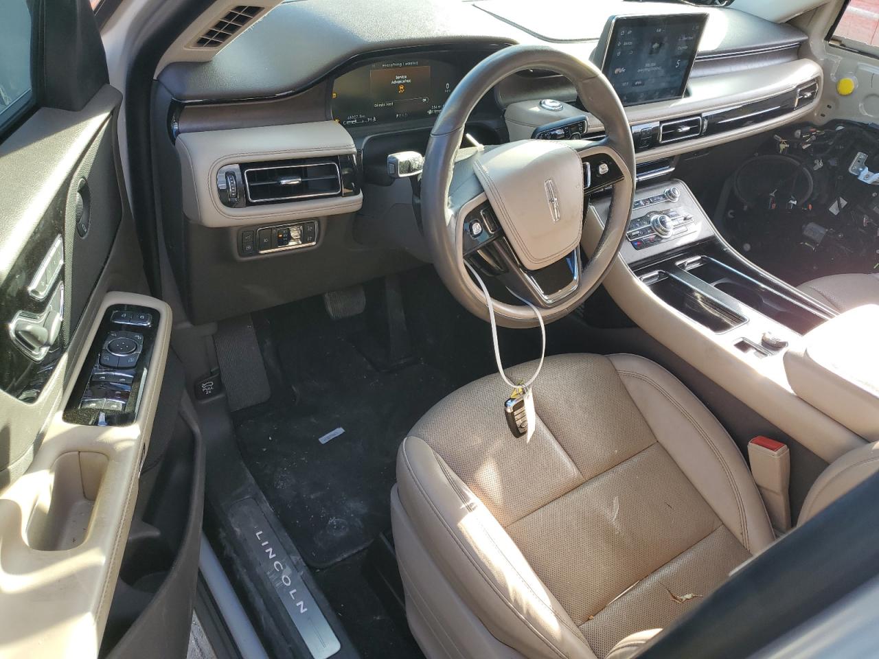 2020 Lincoln Aviator VIN 5LMYJ8XY8LGL33769 Copart auction photo, front end / minor dent/scratches damage thumbnail 8