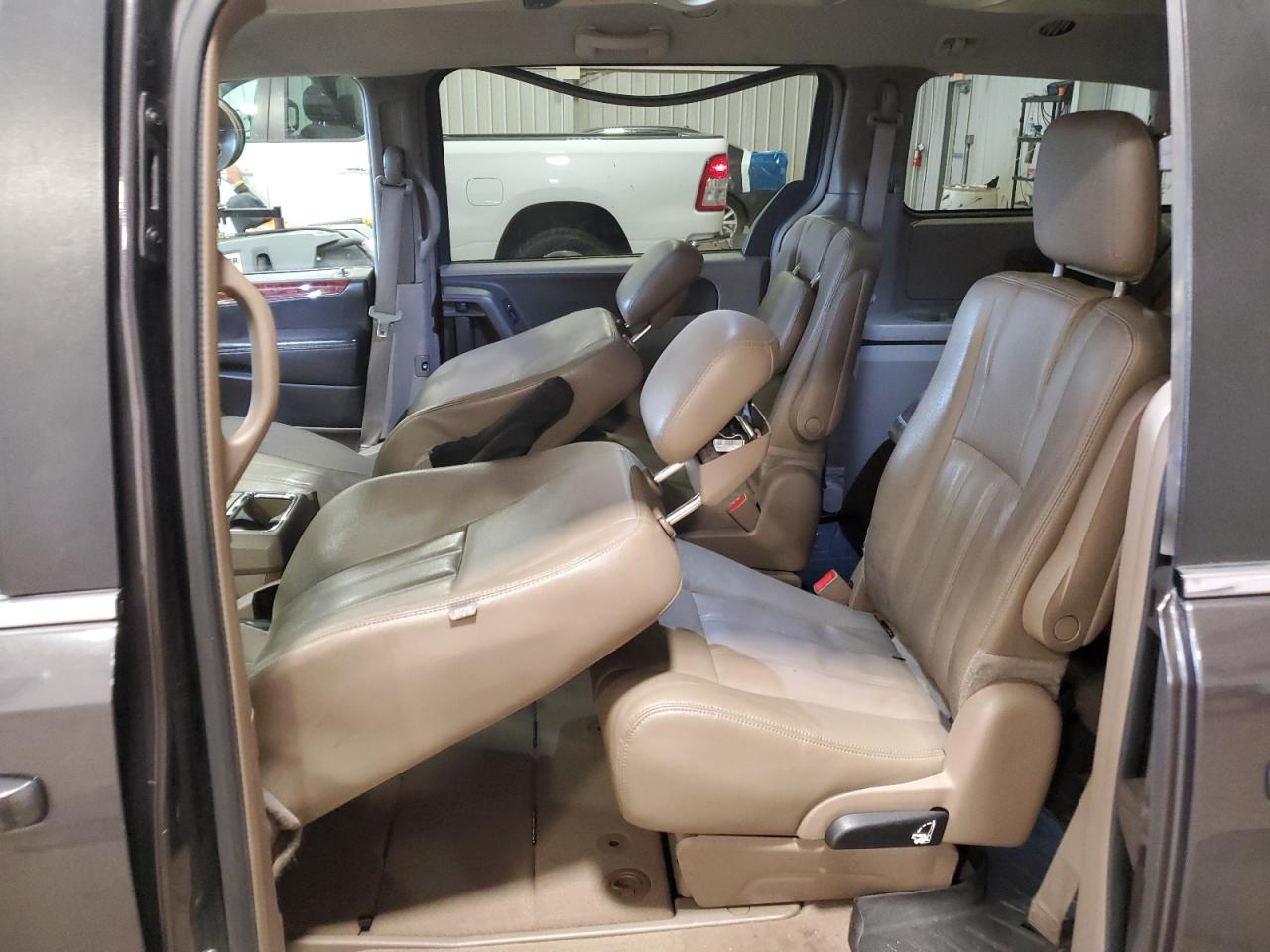2015 Chrysler Town & Country VIN 2C4RC1BG4FR726280 Copart auction photo, rear end damage thumbnail 11