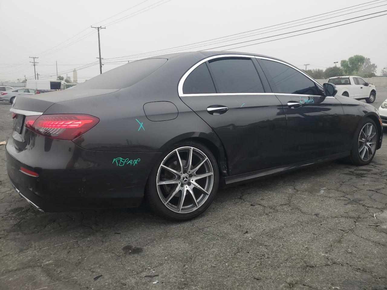 2021 Mercedes-Benz E-klasse VIN W1KZF8DB0MB000855 Copart auction photo, side damage thumbnail 3