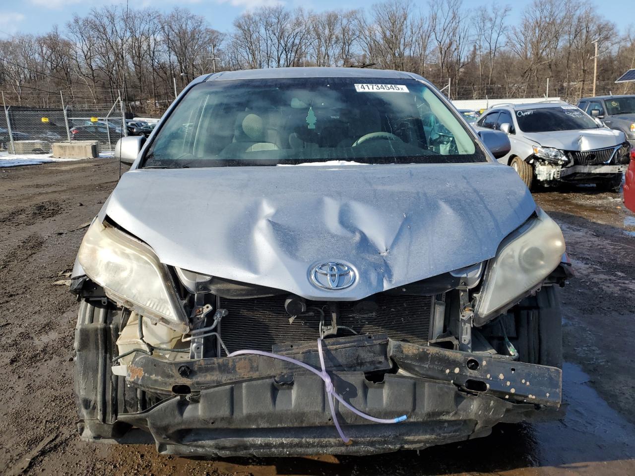 2011 Toyota Sienna VIN 5TDKK3DCXBS008874 Copart auction photo, front end damage thumbnail 5