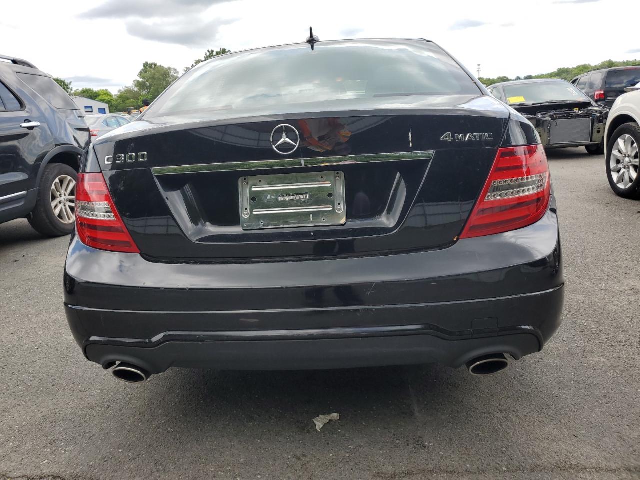 2012 Mercedes-Benz C-klasse VIN WDDGF8BB9CR236534 Copart auction photo, side damage thumbnail 6