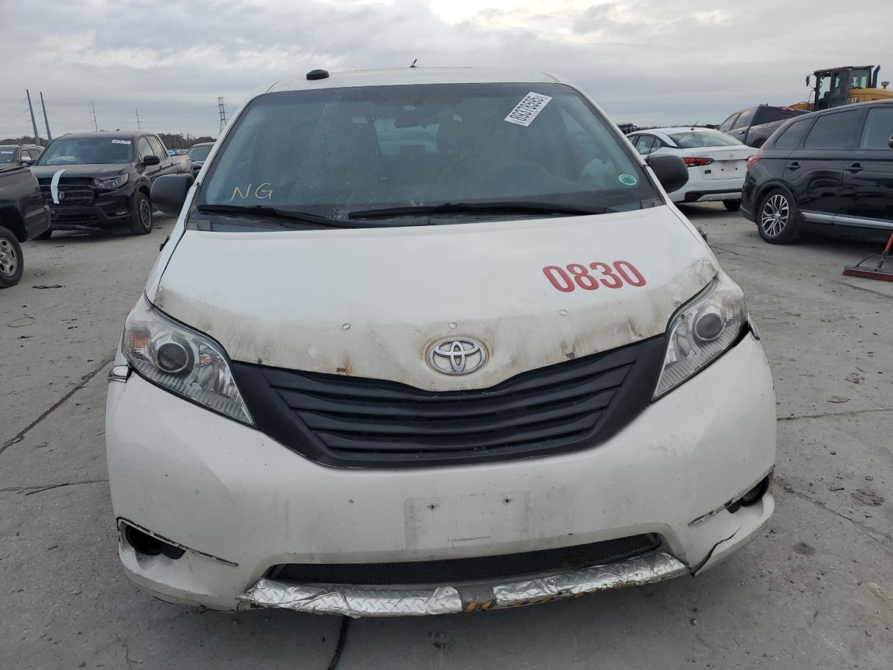 2014 Toyota Sienna VIN 5TDZK3DC3ES463262 Copart auction photo, front end damage thumbnail 5