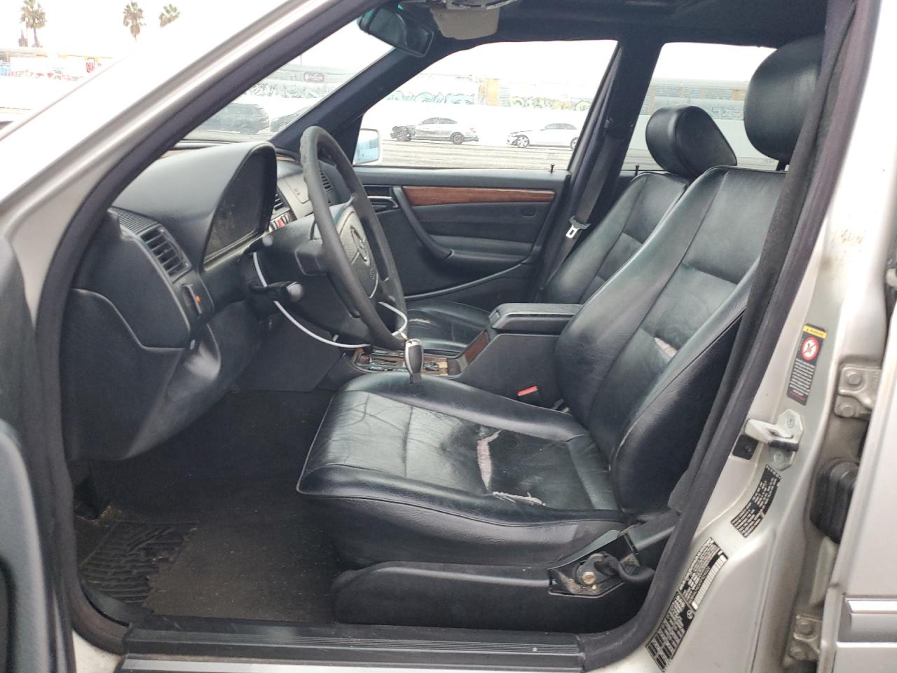 2000 Mercedes-Benz C-klasse VIN WDBHA24G4YF929022 Copart auction photo, front end / minor dent/scratches damage thumbnail 7