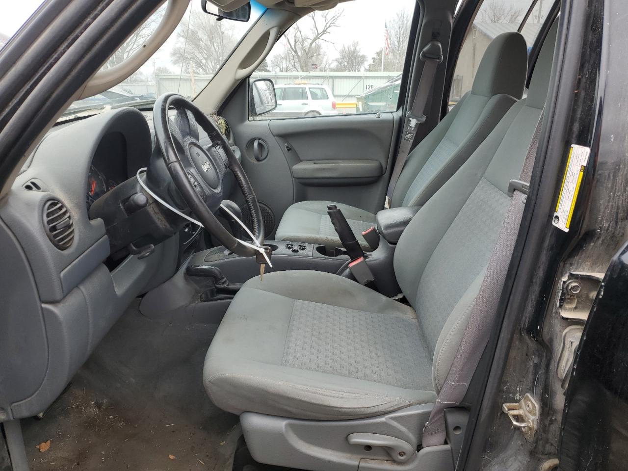 2005 Jeep Liberty (North America) VIN 1J4GL48KX5W631078 Copart auction photo, all over damage thumbnail 7