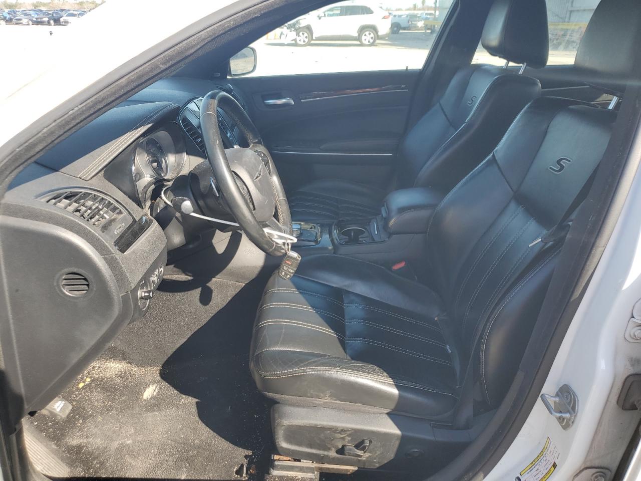2019 Chrysler 300 VIN 2C3CCABG4KH516305 Copart auction photo, front end / minor dent/scratches damage thumbnail 7