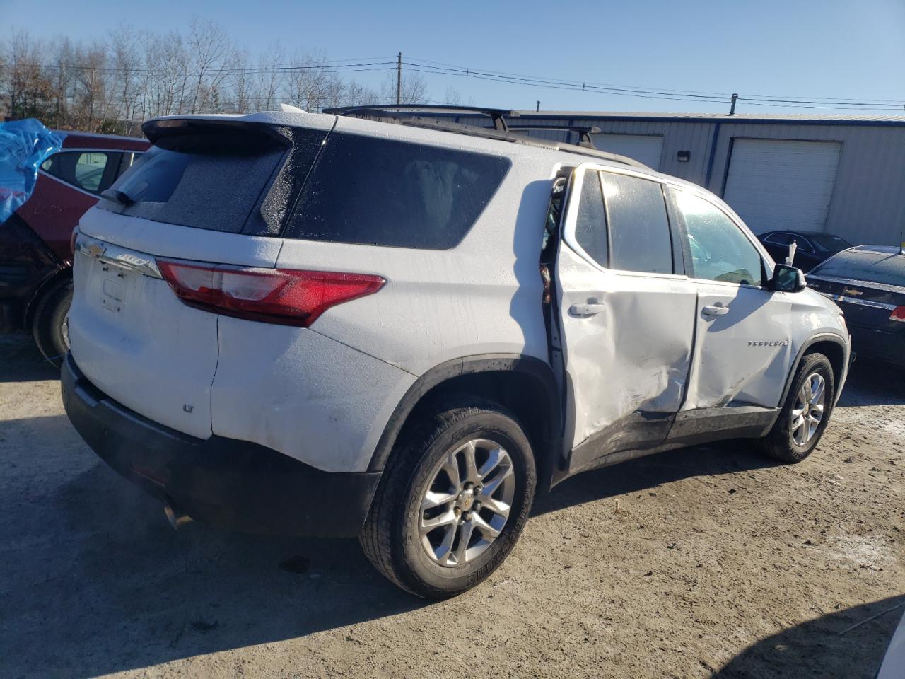 2019 Chevrolet Traverse VIN 1GNEVGKW0KJ304175 Copart auction photo, side / front end damage thumbnail 3