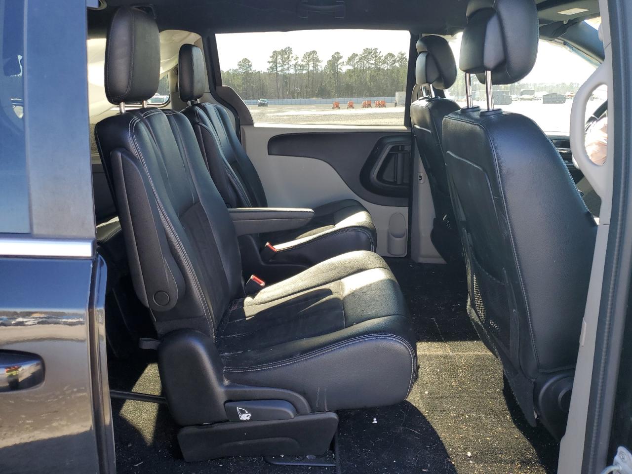 2019 Dodge Caravan VIN 2C4RDGCG6KR621135 Copart auction photo, all over damage thumbnail 11
