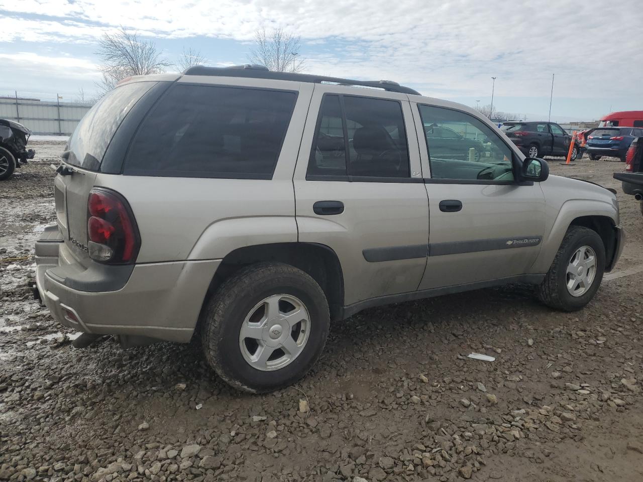 2003 Chevrolet TrailBlazer VIN 1GNDT13S632257370 Copart auction photo, front end damage thumbnail 3