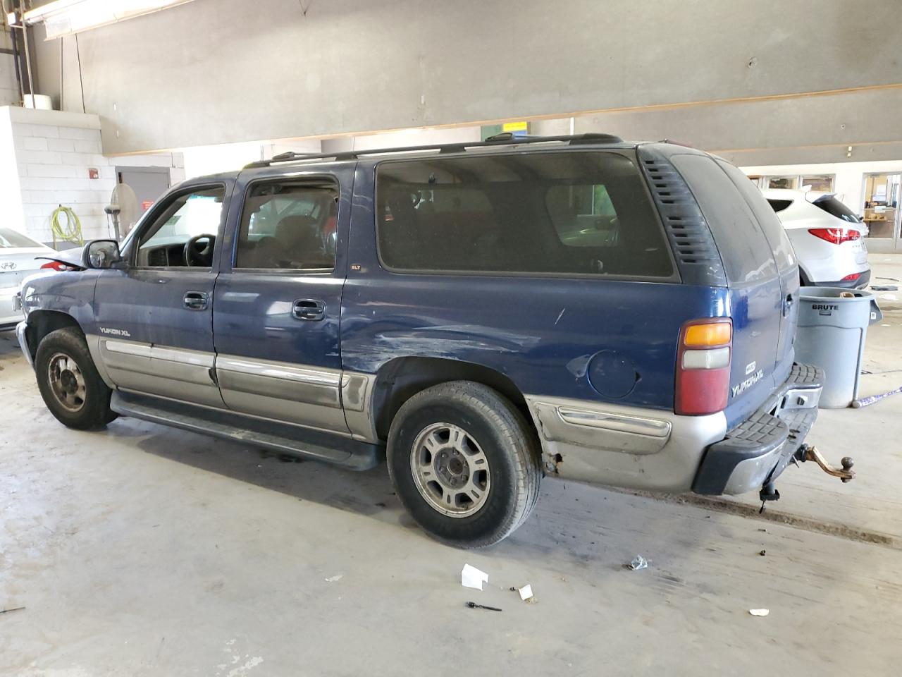 2000 GMC Yukon VIN 1GKFK16T1YJ125157 Copart auction photo, front end / rear end damage thumbnail 2