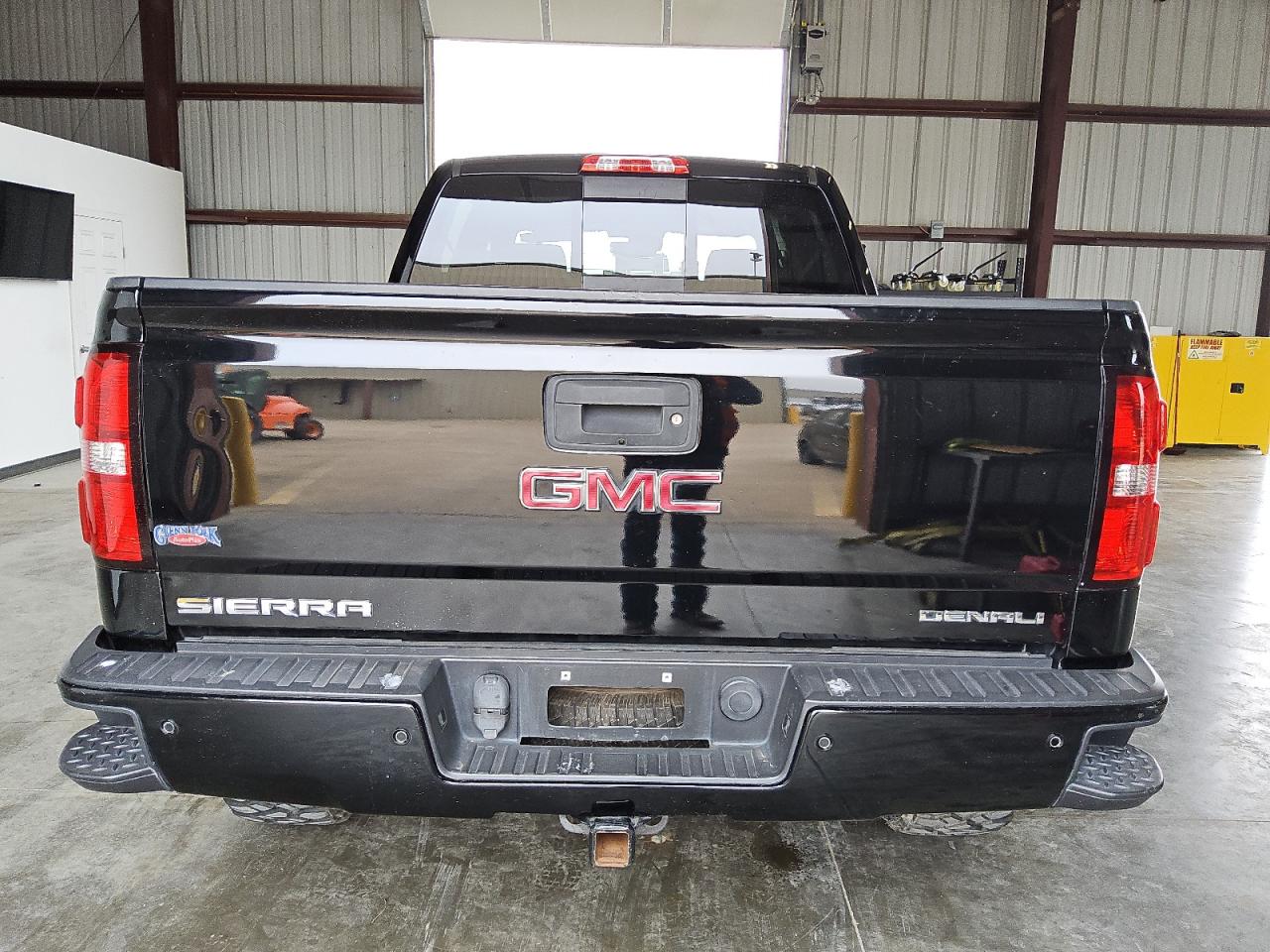2015 GMC Sierra VIN 3GTU2WEJ3FG443960 Copart auction photo, minor dent/scratches damage thumbnail 6