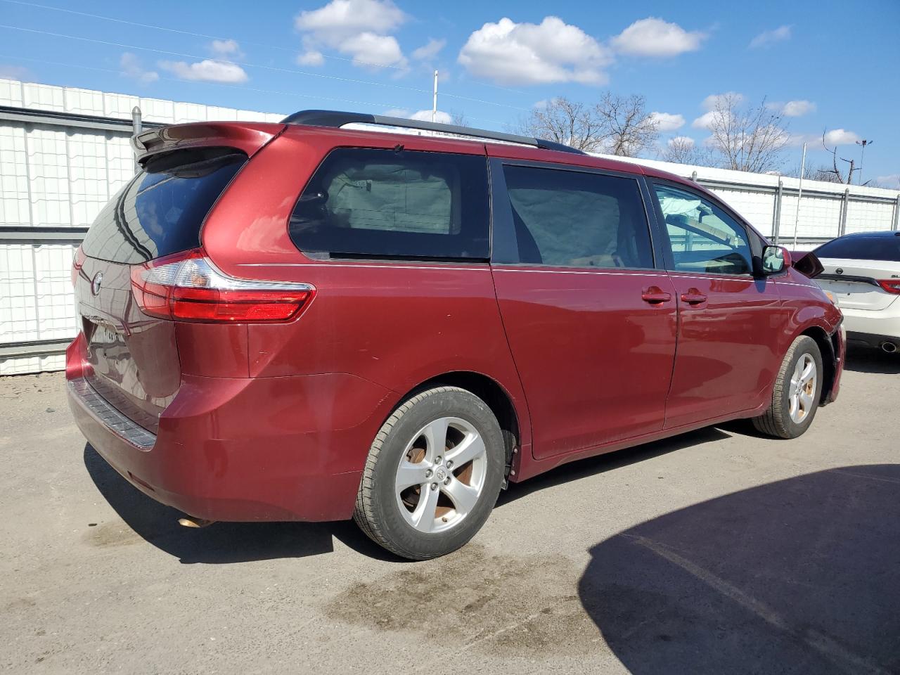 2015 Toyota Sienna VIN 5TDKK3DC9FS612714 Copart auction photo, front end damage thumbnail 3