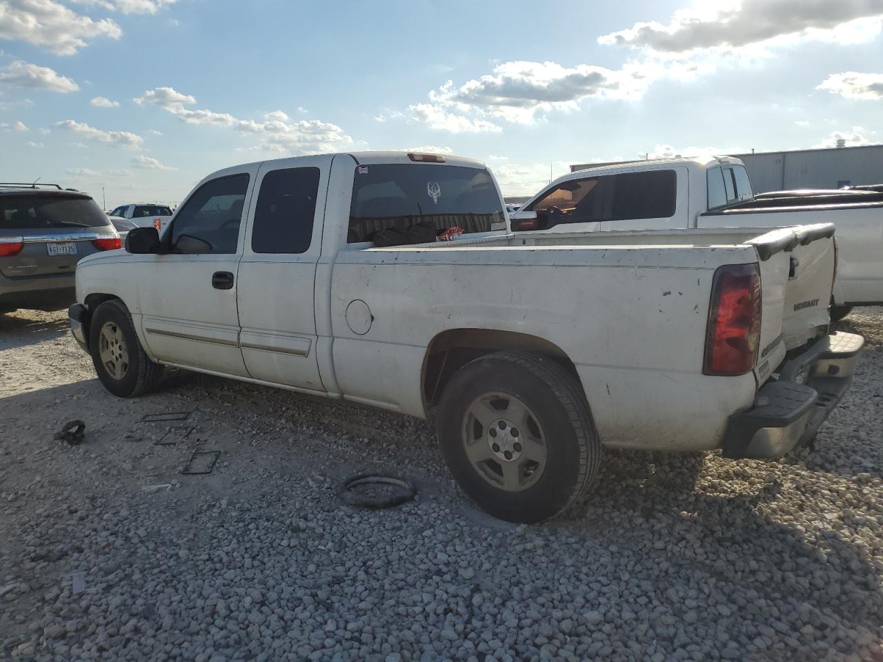 2003 Chevrolet Silverado VIN 2GCEC19V531148171 Copart auction photo, rear end / minor dent/scratches damage thumbnail 2