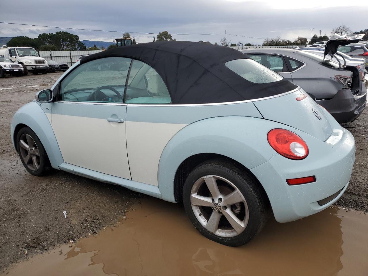 2010 Volkswagen Beetle VIN 3VWRG3AL1AM004423 Copart auction photo, front end damage thumbnail 2