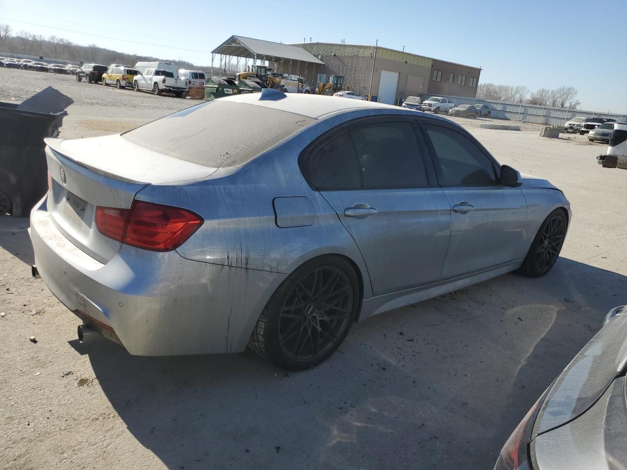 2014 BMW 3er VIN WBA3B9C5XEF588350 Copart auction photo, all over / burn damage thumbnail 3