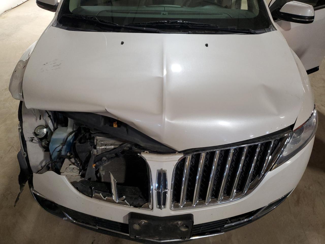 2014 Lincoln MKX VIN 2LMDJ6JK5EBL17571 Copart auction photo, front end / minor dent/scratches damage thumbnail 12
