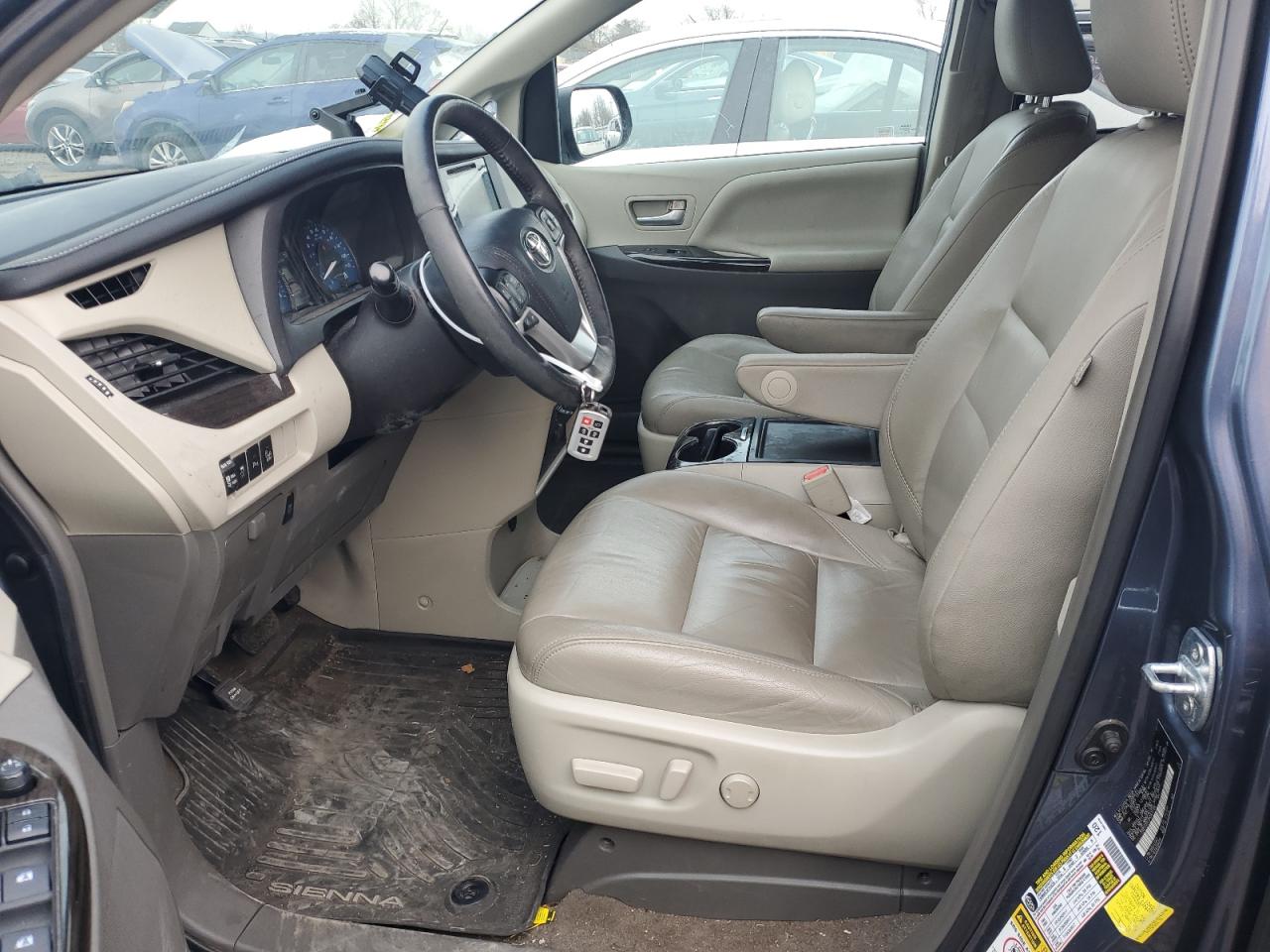 2017 Toyota Sienna VIN 5TDYZ3DC9HS875195 Copart auction photo, rear end damage thumbnail 8