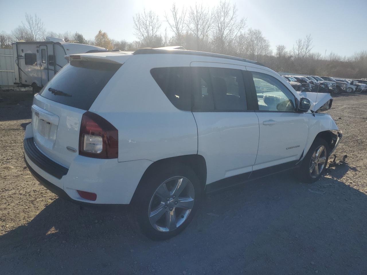 2015 Jeep Compass VIN 1C4NJDEB2FD271244 Copart auction photo, front end / minor dent/scratches damage thumbnail 3