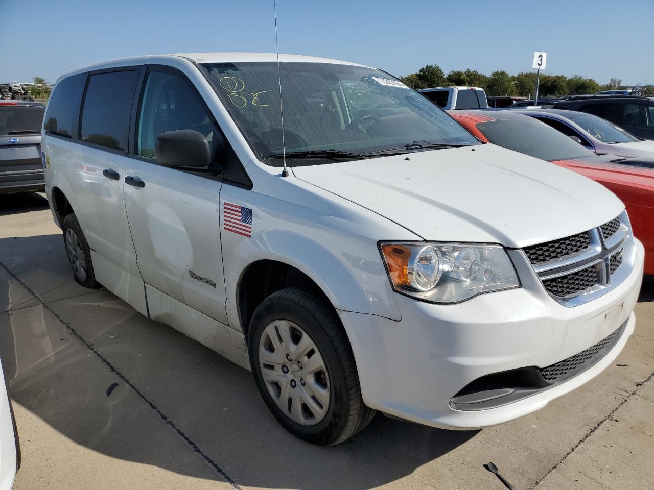 2019 Dodge Caravan VIN 2C7WDGBG9KR728462 Copart auction photo, minor dent/scratches damage thumbnail 4