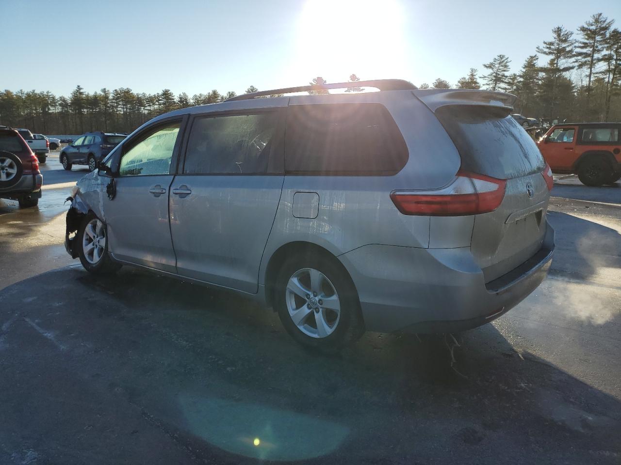 2015 Toyota Sienna VIN 5TDKK3DC2FS536043 Copart auction photo, front end / side damage thumbnail 2