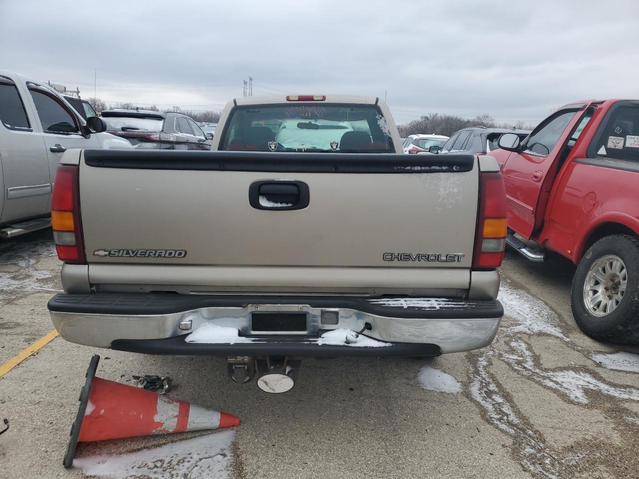 2002 Chevrolet Silverado VIN 1GCEC14T62Z115336 Copart auction photo, all over damage thumbnail 6
