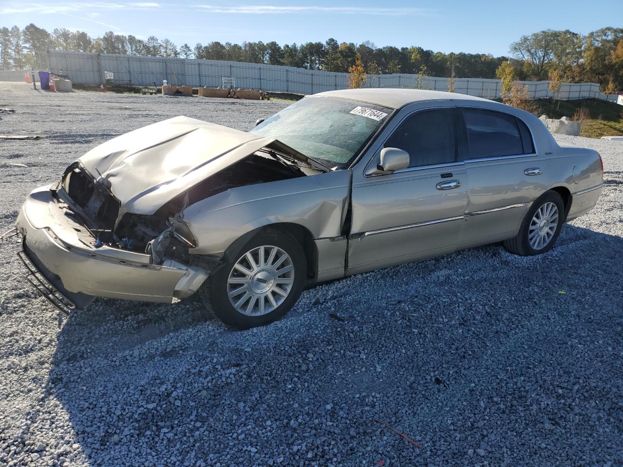 2004 Lincoln Town Car VIN 1LNHM81W34Y658200