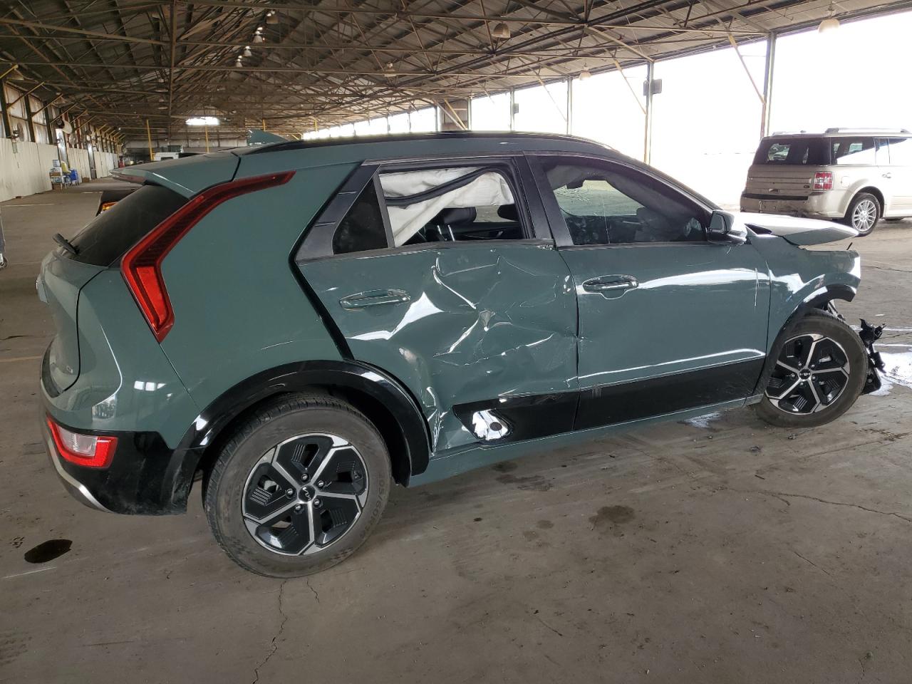 2023 KIA Niro VIN KNDCT3LE1P5045054 Copart auction photo, front end / side damage thumbnail 3