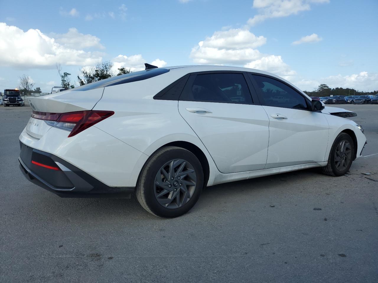 2024 Hyundai Elantra VIN KMHLM4DG2RU652619 Copart auction photo, front end damage thumbnail 3