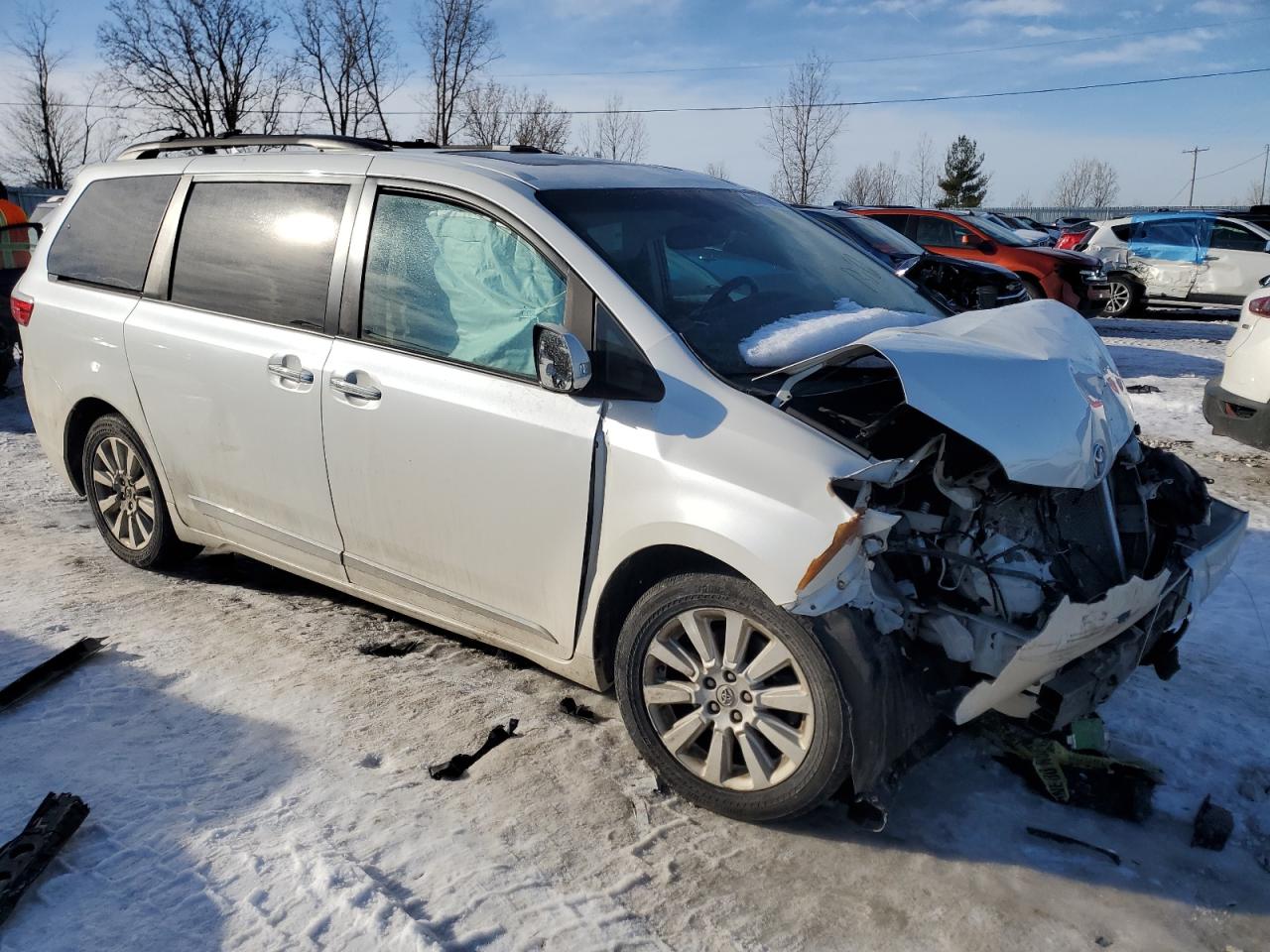 2015 Toyota Sienna VIN 5TDDK3DC0FS098695 Copart auction photo, front end damage thumbnail 4