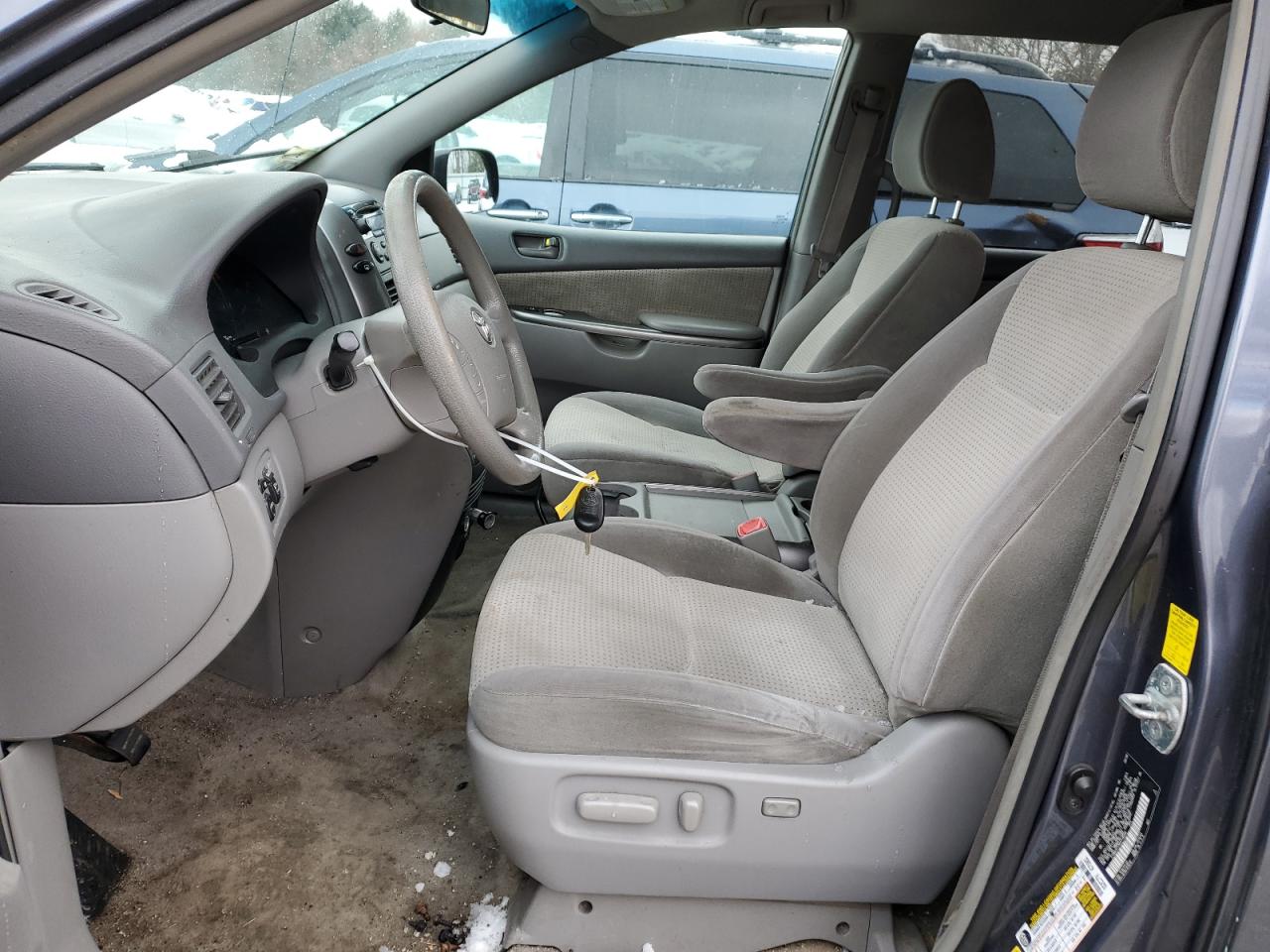 2010 Toyota Sienna VIN 5TDKK4CCXAS318500 Copart auction photo, front end damage thumbnail 7