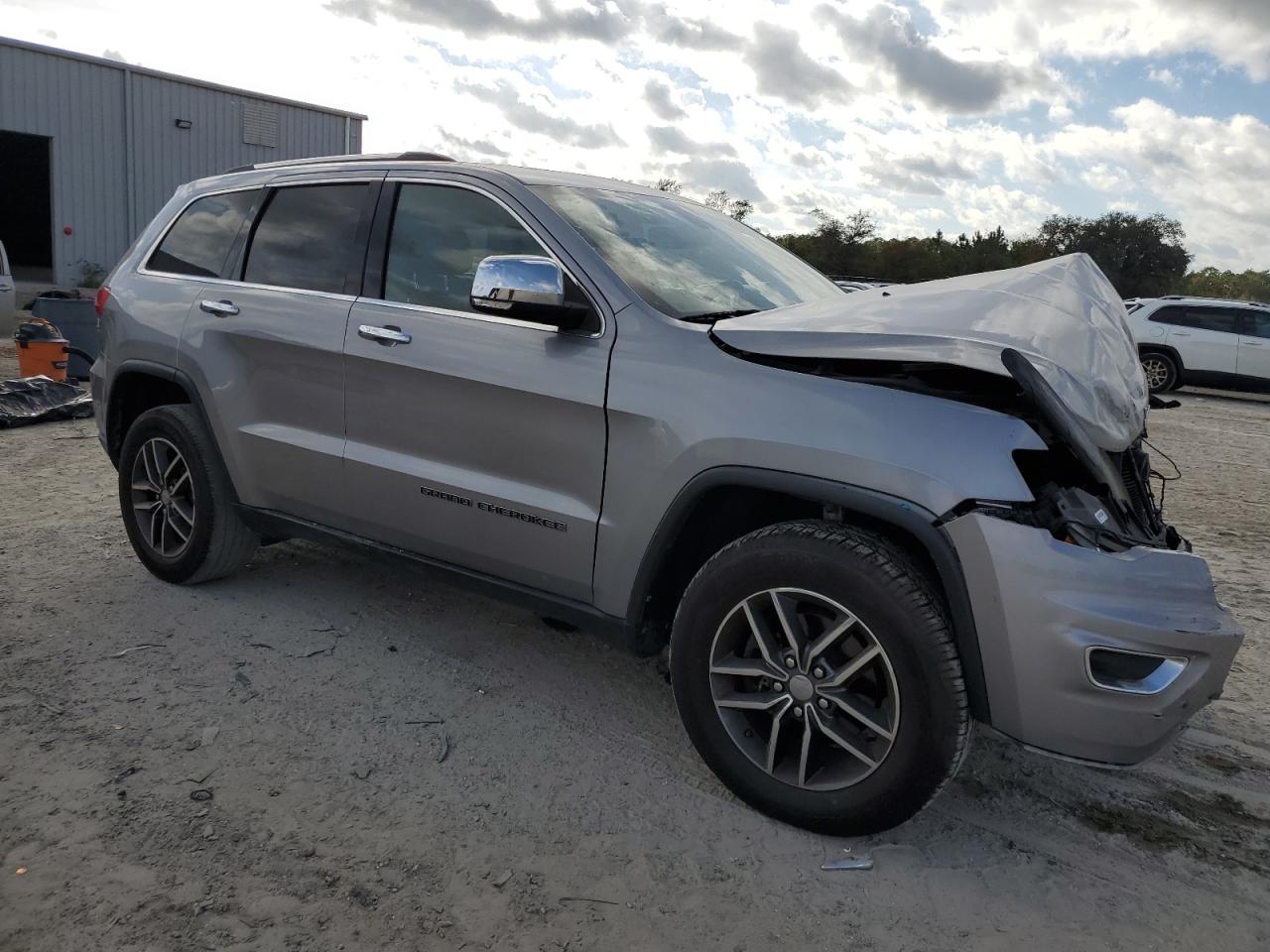 2017 Jeep Grand Cherokee VIN 1C4RJEBG5HC779451 Copart auction photo, front end damage thumbnail 4