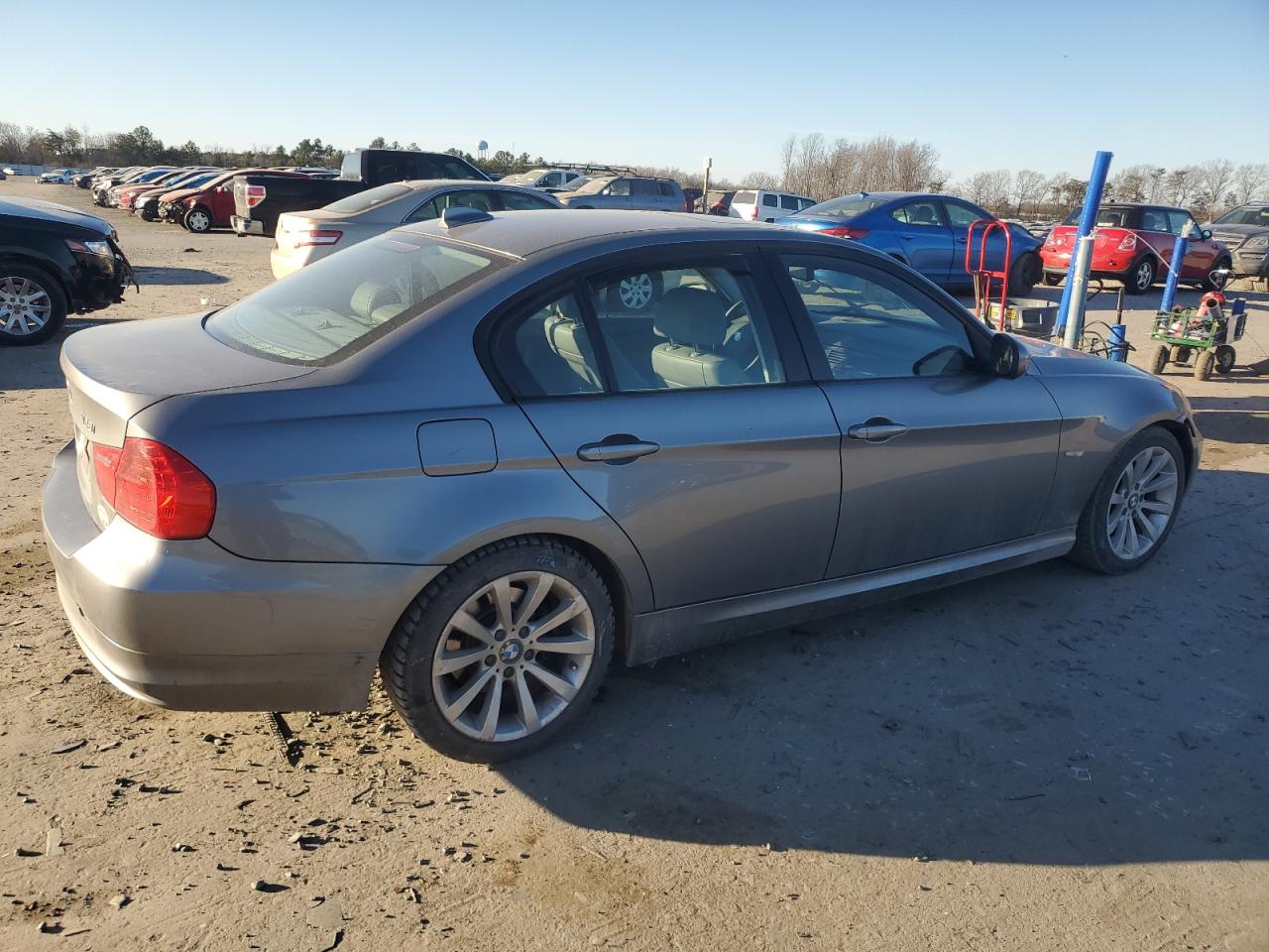 2011 BMW 3er VIN WBAPH7C58BE677355 Copart auction photo, front end / minor dent/scratches damage thumbnail 3