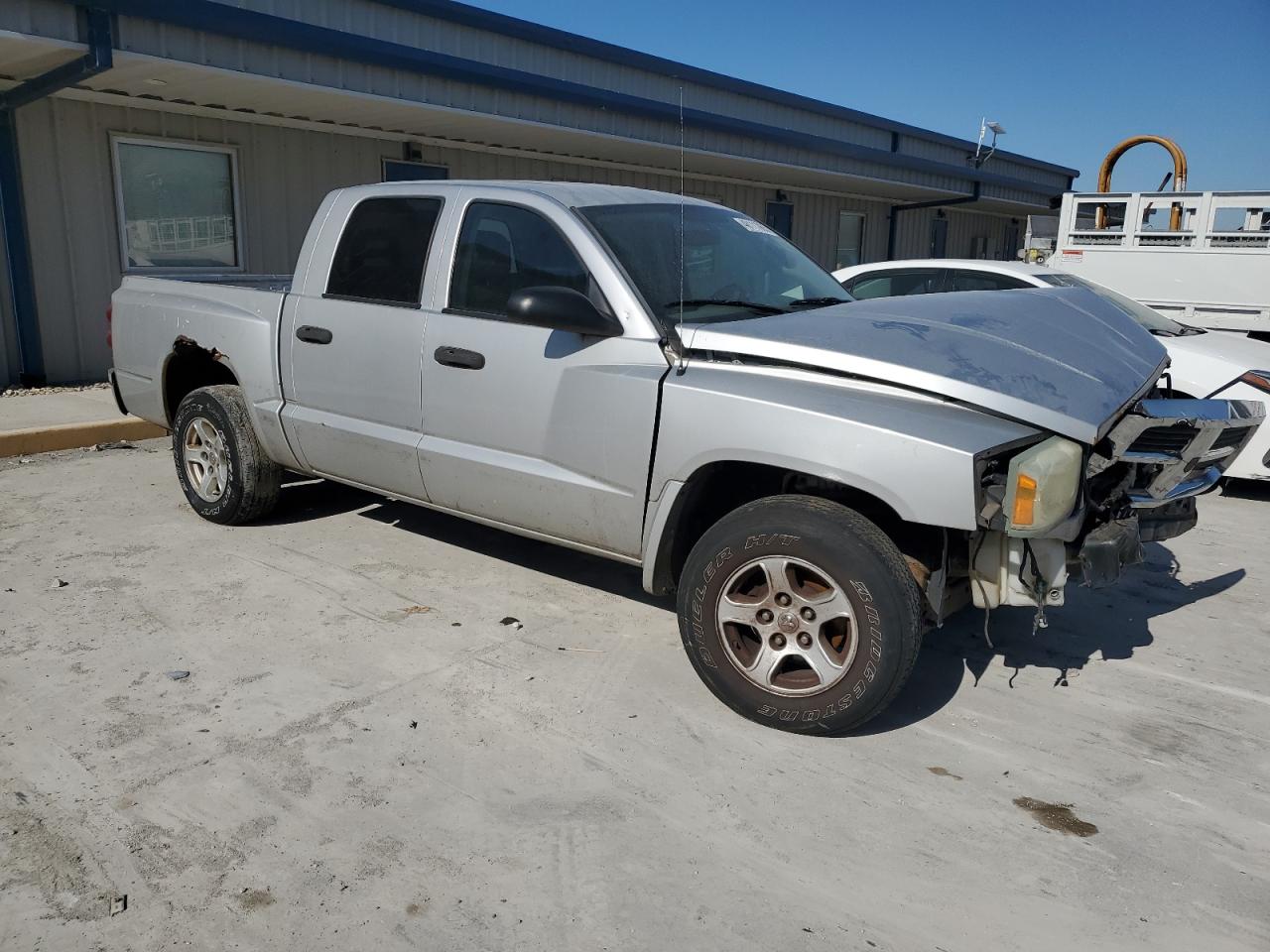 2005 Dodge Dakota VIN 1D7HE48N05S109233 Copart auction photo, front end damage thumbnail 4