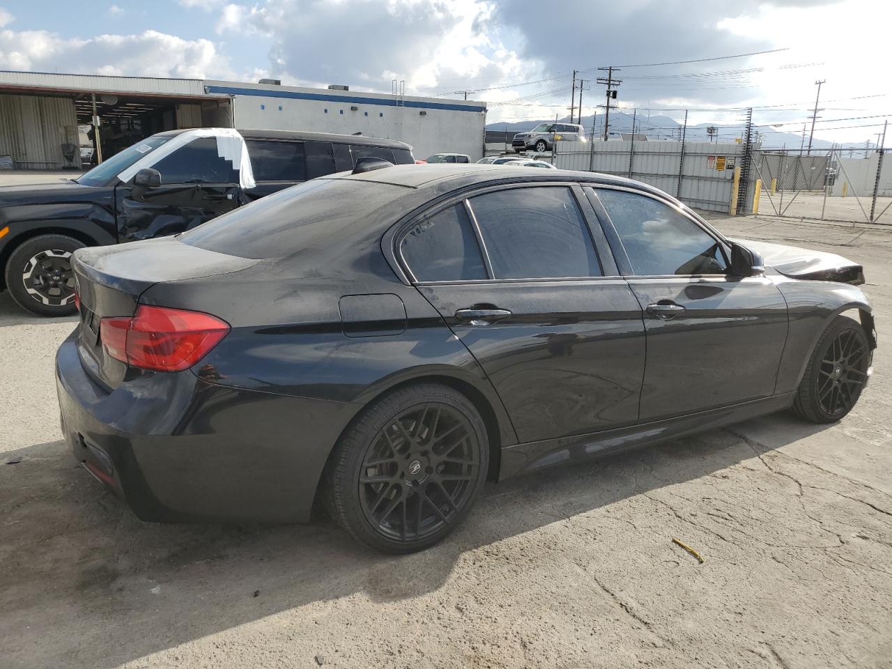 2018 BMW 3er VIN WBA8E1C52JA178082 Copart auction photo, front end damage thumbnail 3