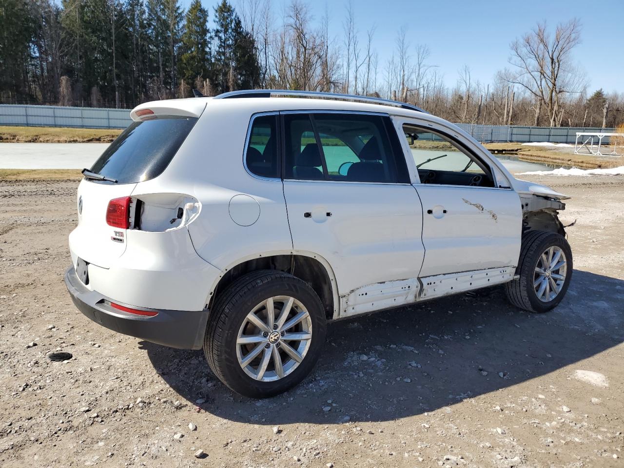 2017 Volkswagen Tiguan VIN WVGSV7AX4HK004207 Copart auction photo, front end damage thumbnail 3